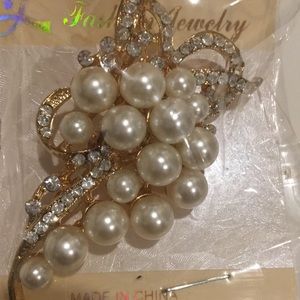 FASHION JEWELRY Women’s Pearl Brooch